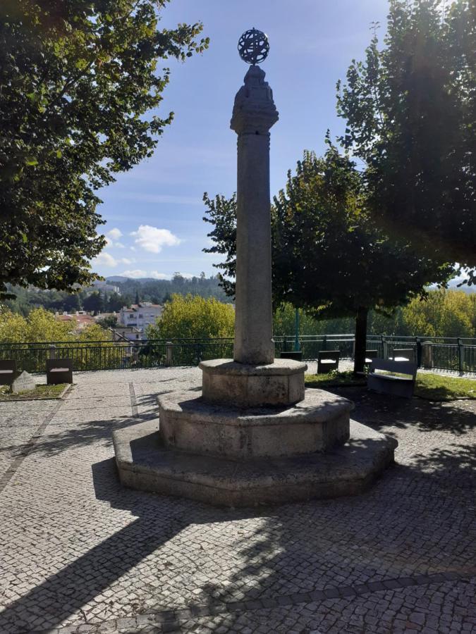 Отель Largo Da Fonte Сертан Экстерьер фото
